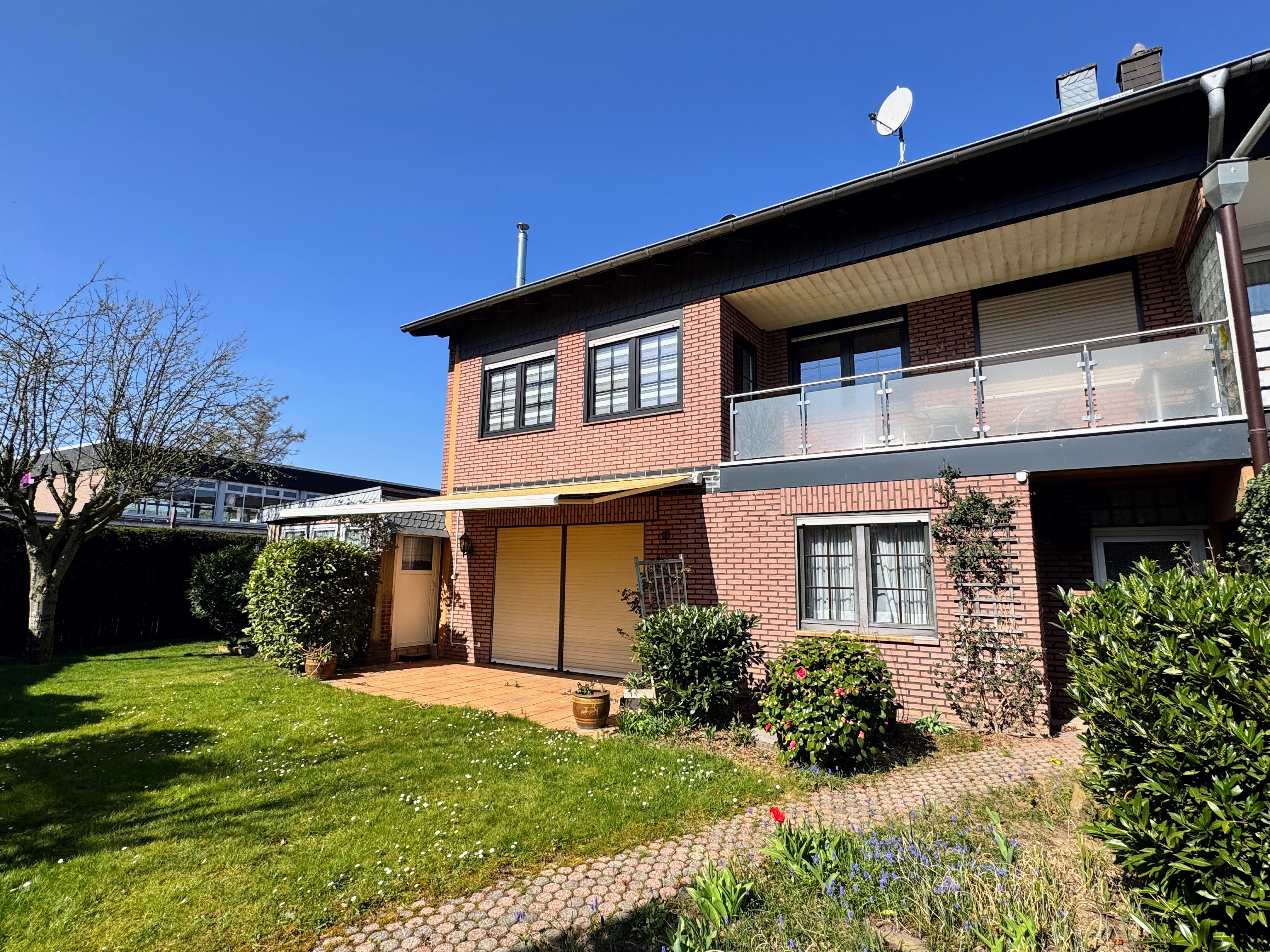 Zukunftssicher wohnen – charmantes Zweifamilienhaus mit Potenzial für Generationen