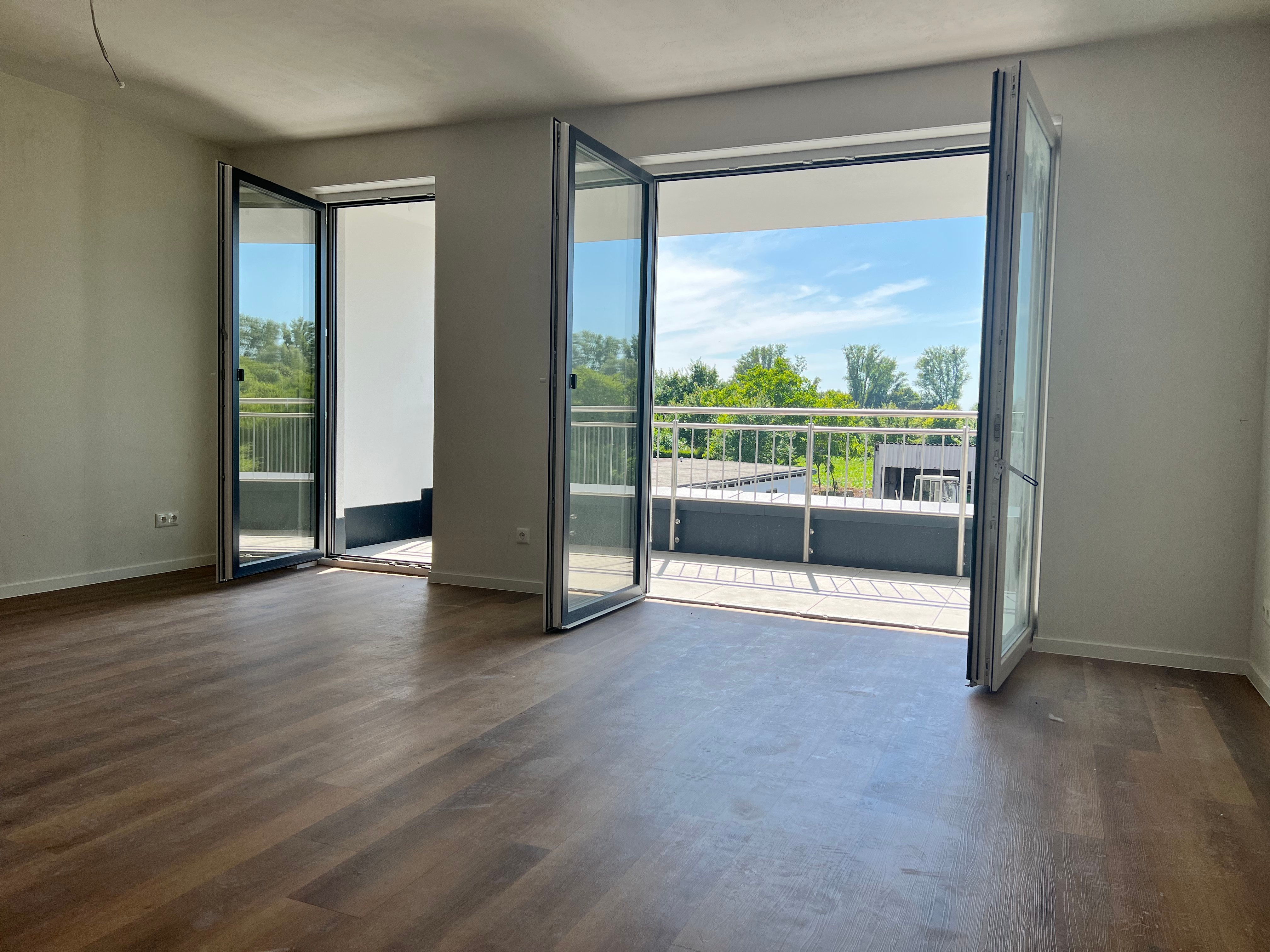 Neuwertige 2-Zimmer-Wohnung mit Loggia, Aufzug und Stellplatz im KfW-55-Haus (Baujahr 2022)