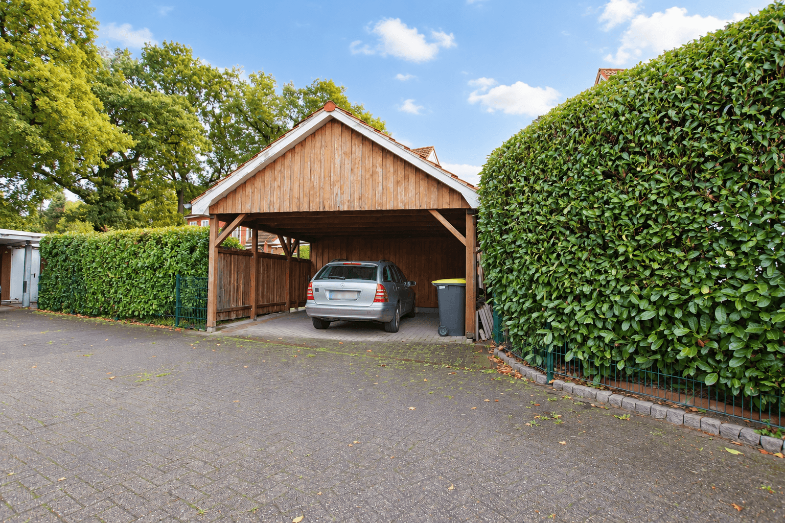 Carport – Gepflegtes Reihenendhaus mit 134 m² Wohnfläche, Garten und Carport in Bremen Borgfeld