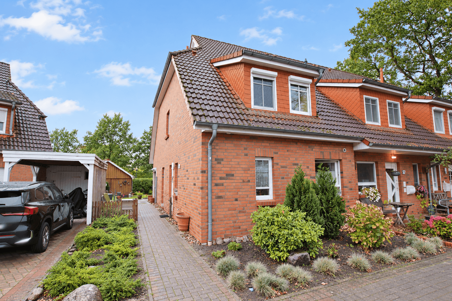 Frontansicht – Gepflegtes Reihenendhaus mit 134 m² Wohnfläche, Garten und Carport in Bremen Borgfeld