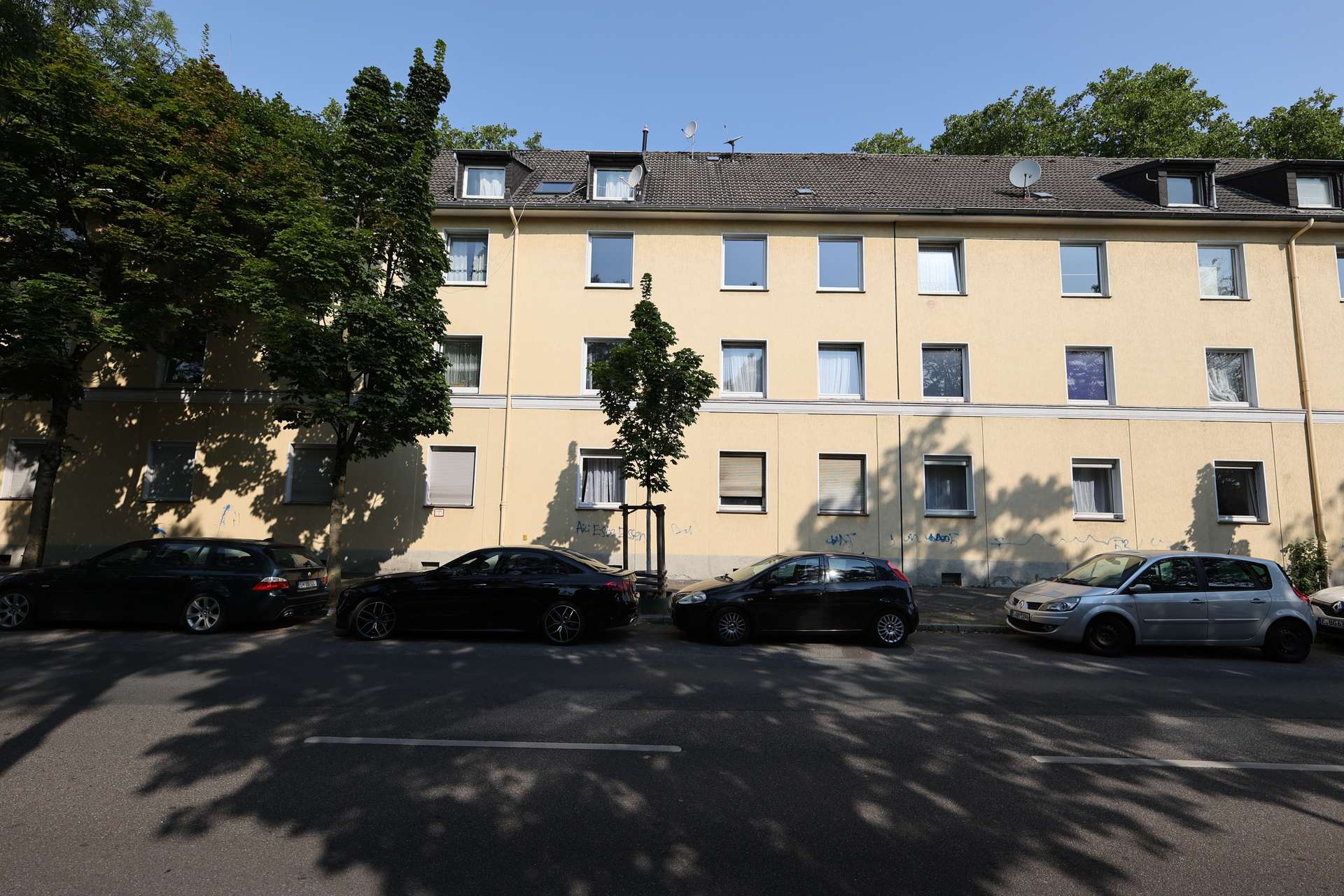 Solide Eigentumswohnung im Essener Ostviertel in Essen - Hausfront