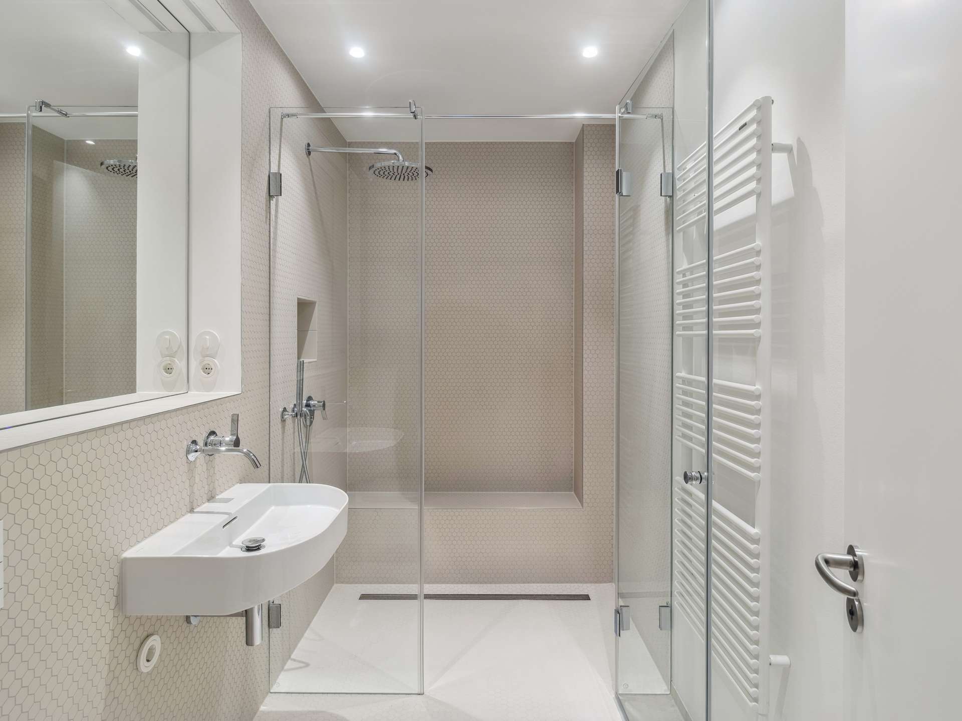 DAS TACHELES – Neubau-Designerwohnung inkl. Spa&Fitness