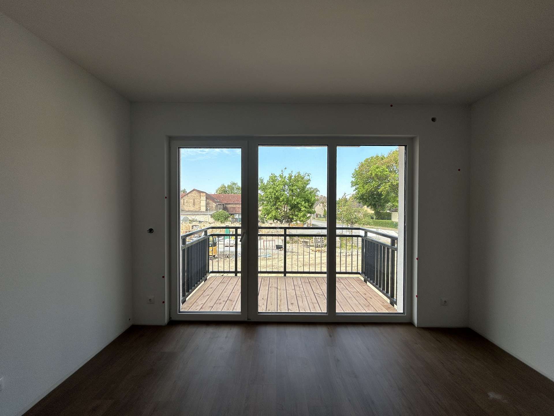 Blick Richtung Balkon Beispielwohnung