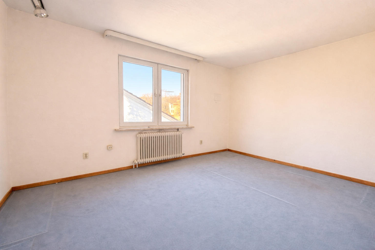 Haus mit solider Substanz & vermietetem Gewerbe – viel Platz & Potenzial