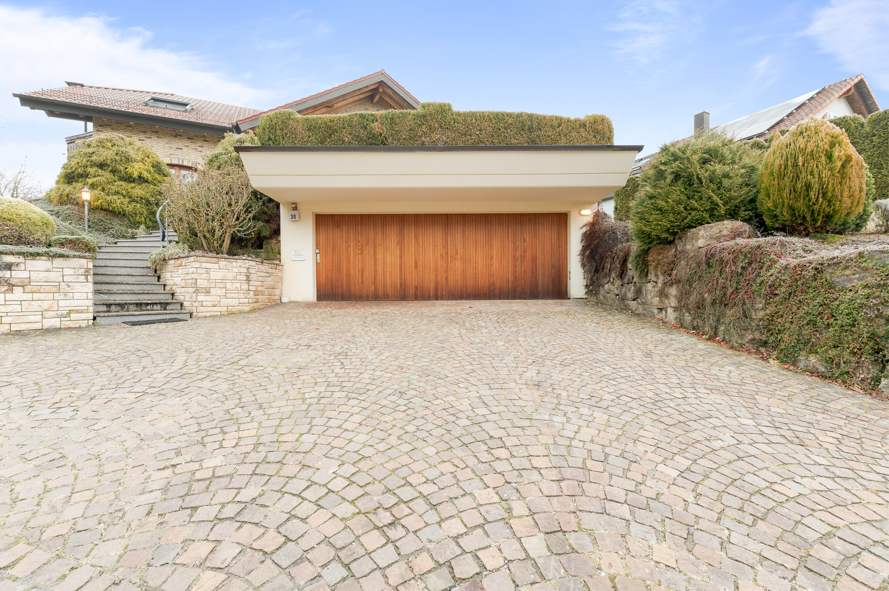 „Luxusvilla in Bondorf: Eleganz und Komfort vereint“