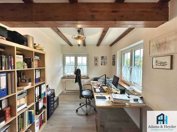 Büro EG