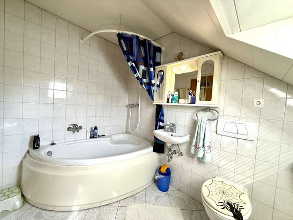 Badezimmer (DG)