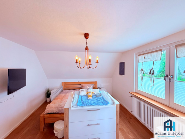 Schlafzimmer mit Ankleide Bild 2, DG