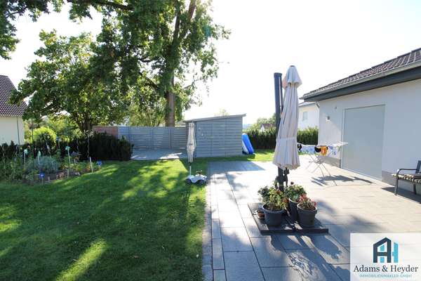Terrasse & Garten Bild 1