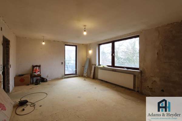 1.OG, WE1 Wohnzimmer mit Zugang Balkon