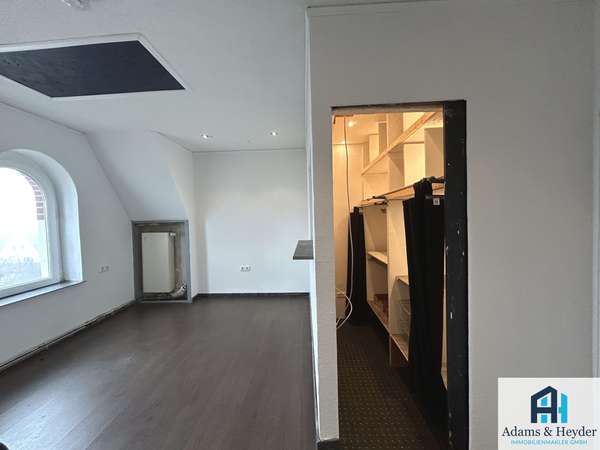 Zimmer 2 mit Ankleide, 2. OG Bild 2