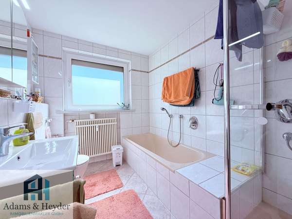 Badezimmer, 1.OG