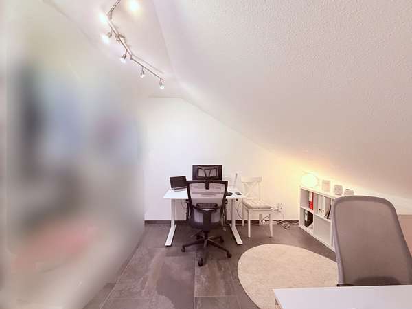 Büro _ Ankleidezimmer, DG