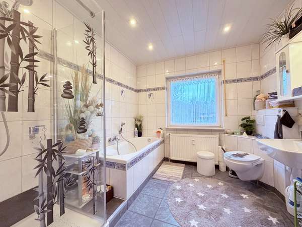 Badezimmer, EG, Bild 1