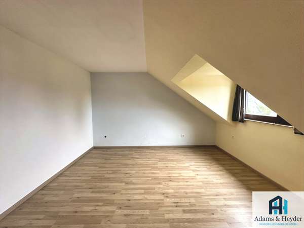 Schlafzimmer DG Bild 1