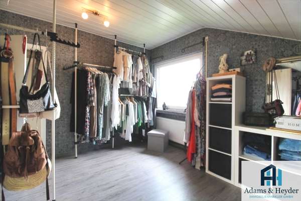 Kinderzimmer oder Ankleide