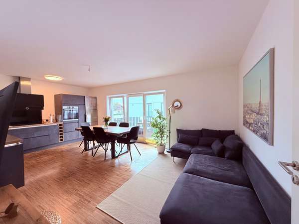 Wohnzimmer mit Küche, Bild 1 (1)
