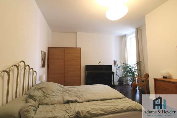 Schlafzimmer Bild 1