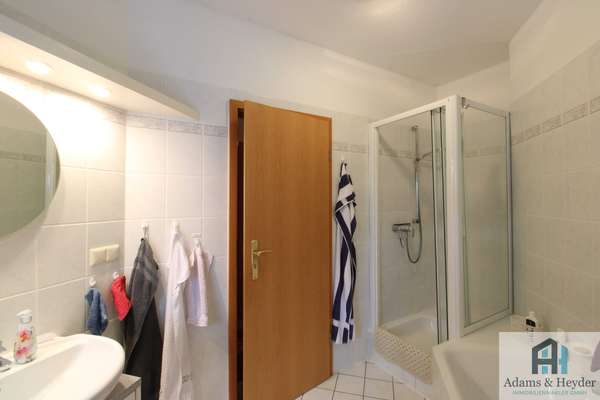 Badezimmer EG, Bild 2