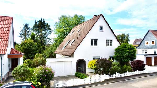 Viel Platz für Ihre Familie - Zweifamilienhaus in Fuldatal-Ihringshausen
