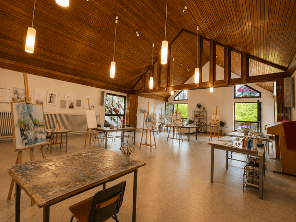 EG Künstleratelier (mit KI eingerichtet)