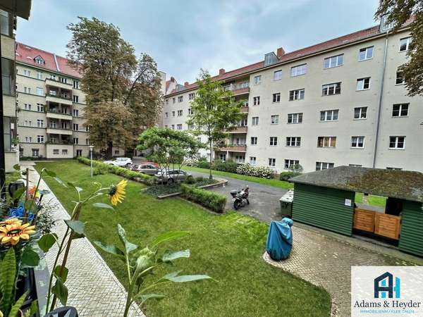 Blick 1 vom Balkon