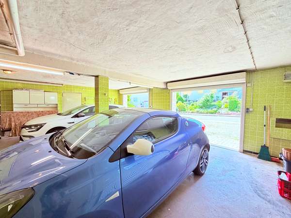 große Doppelgarage