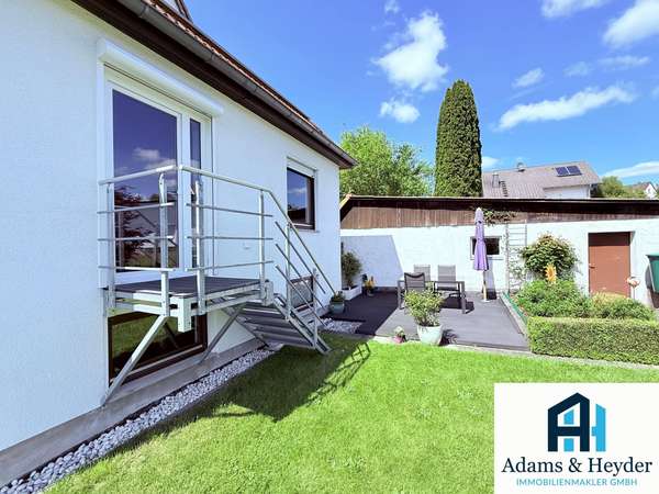 Ausgang zum Garten mit Terrasse