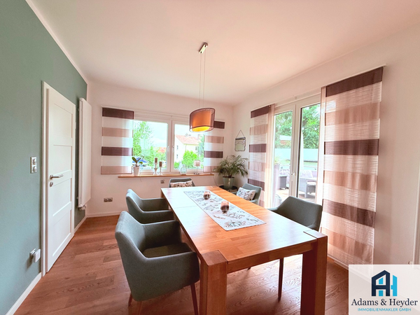 Esszimmer, Bild 2