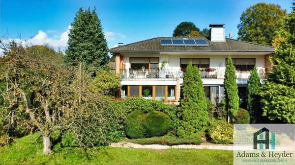 Ruhig Wohnen im Grünem in großzügigem, sonnigen Zweifamilienhaus auf parkähnlichem Grundstück in Söhrewald-Wattenbach