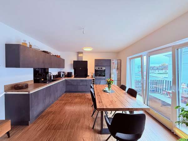 Küche _ Essen mit Balkon