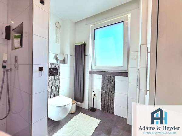 Badezimmer 1, Bild 2, EG
