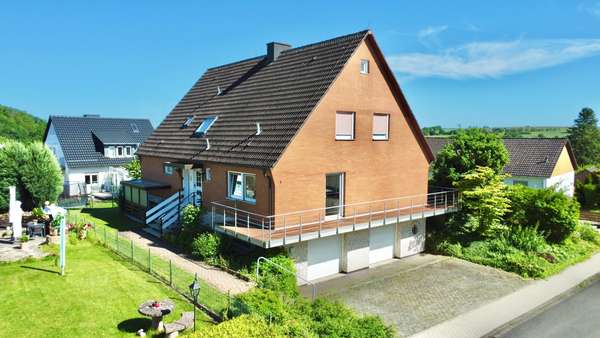 Großzügiges Ein- Zweifamilienhaus mit viel Potenzial in ruhiger Wohnlage von Grebenstein