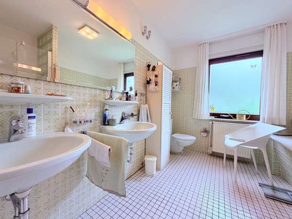 Badezimmer, EG, Bild 1