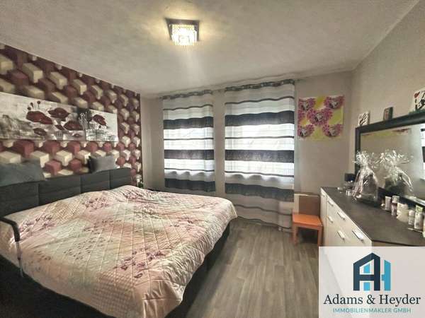 Schlafzimmer EG Bild 2