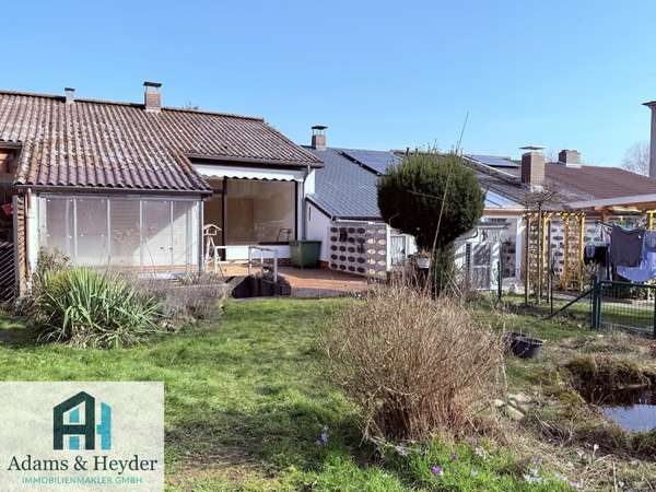 Gartenansicht mit Terrasse