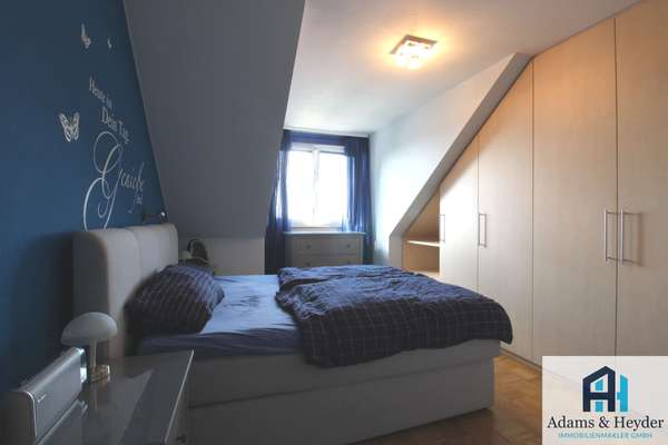 Schlafzimmer 1