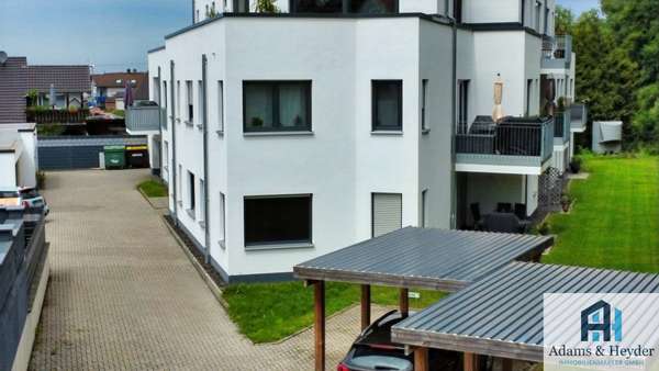 Ansicht Haus & Einfahrt