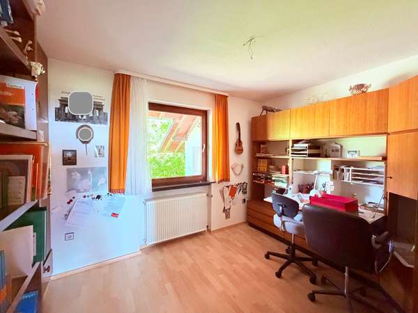 Büro, EG