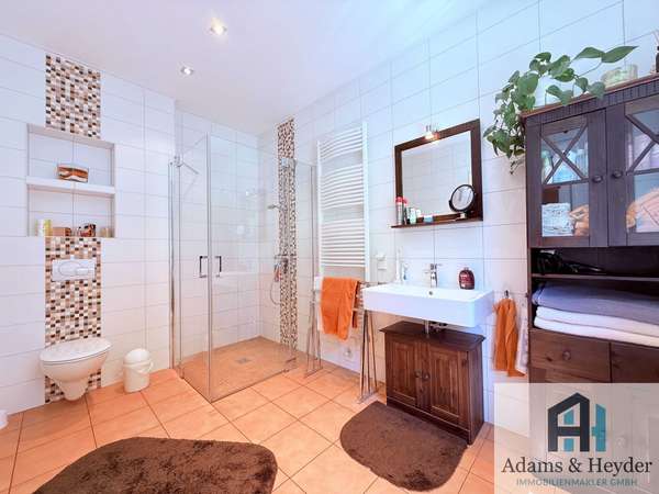 Badezimmer EG, Bild 2