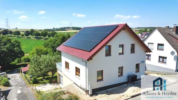Hausansicht mit Ausblick