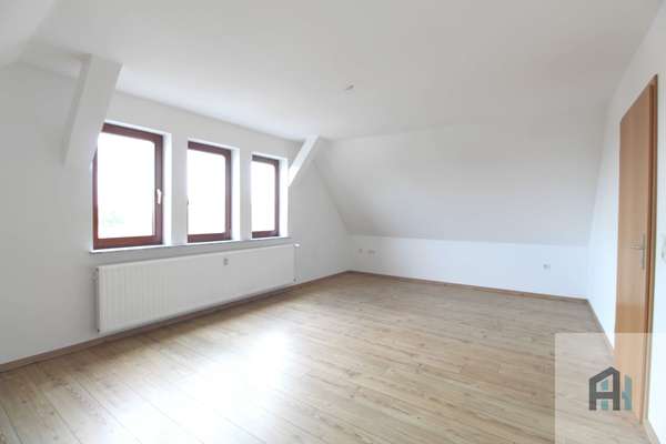Haus 1: Wohnzimmer Mietwhg, DG