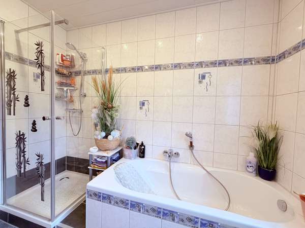 Badezimmer EG, Bild 2