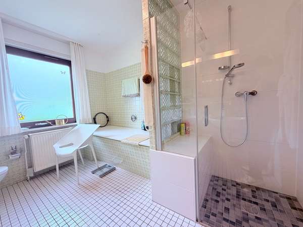 Badezimmer, EG, Bild 2
