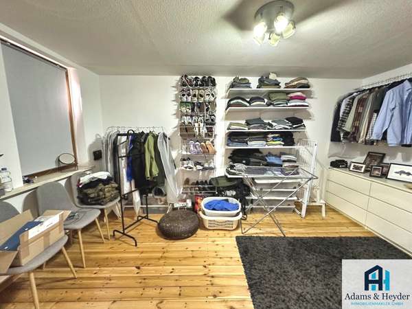 Büro/Ankleidezimmer Bild 1 OG