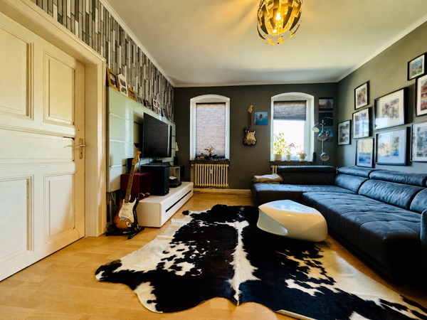1. OG Wohnzimmer ( mit KI nachbearbeitet)