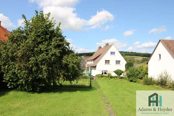 Blick aufs Haus vom Garten