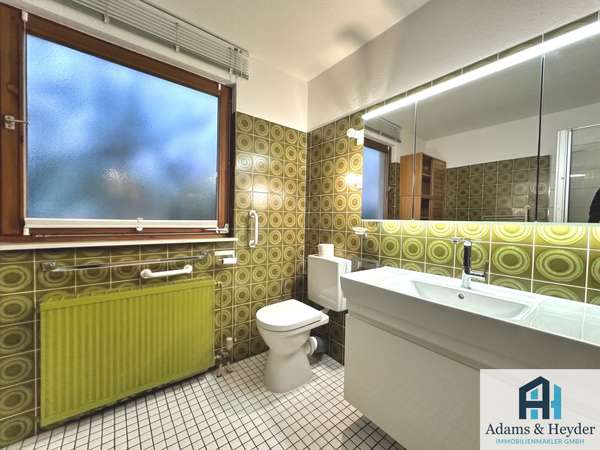 Badezimmer, EG, Bild 1