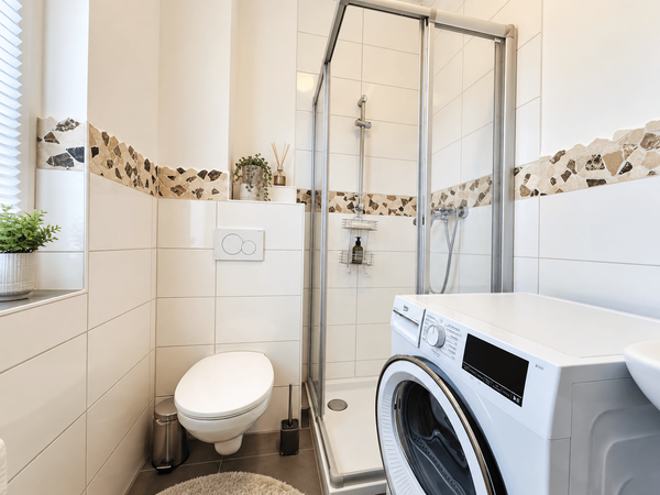 EG WC (mit KI aufgeräumt)