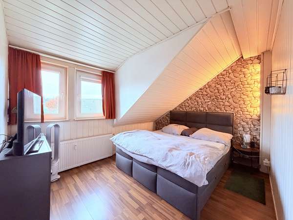 Schlafzimmer DG, Bild 1